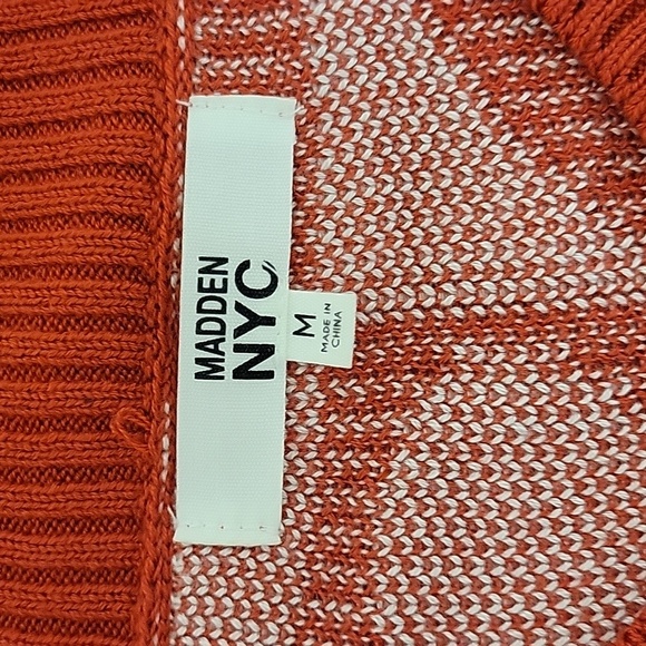 Women's Madden NYC cropped red and white heart sweater sz medium acrylic - Picture 4 of 5